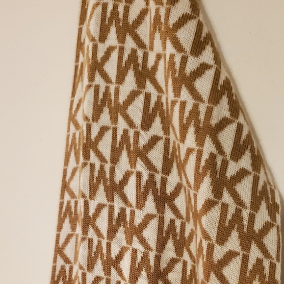 Michael Kors Tan and White Logomania Knitted Winter Scarf - Picture 2 of 9